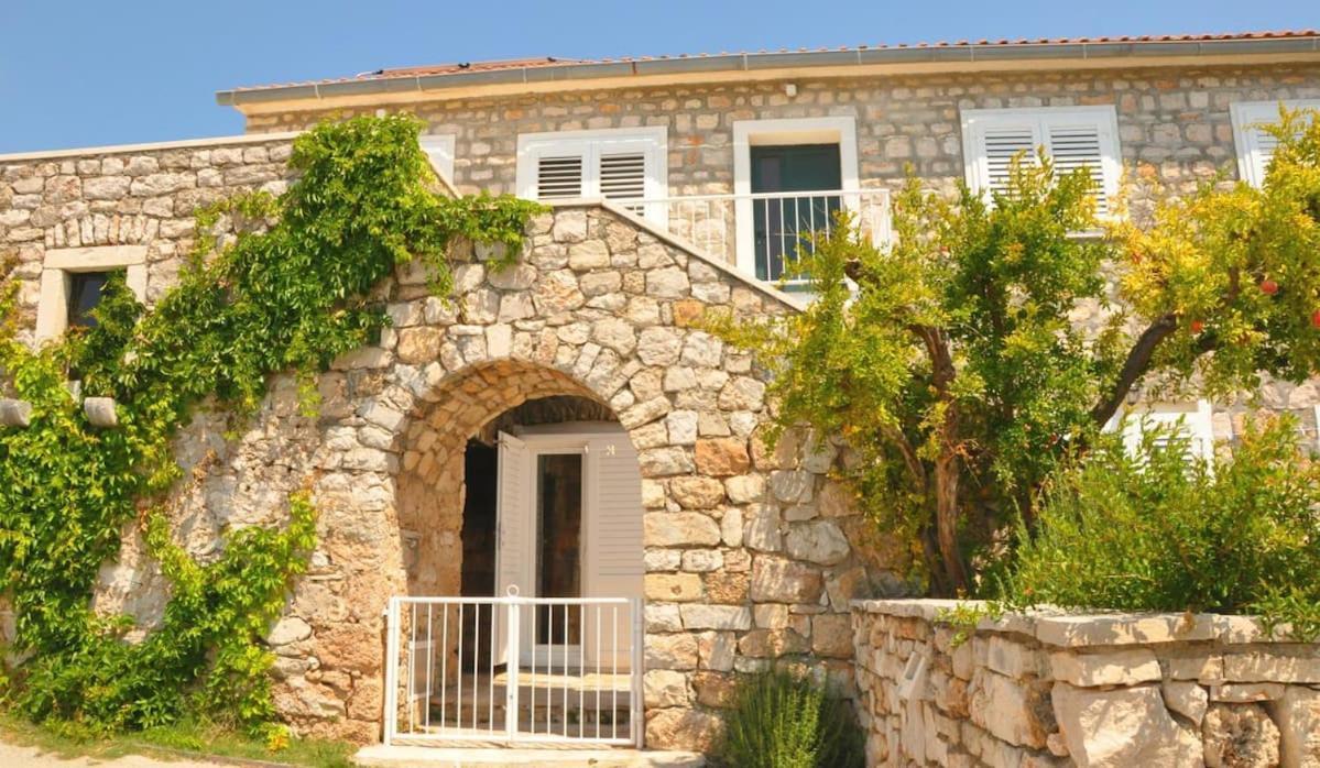 Apartments Adriana 볼 외부 사진